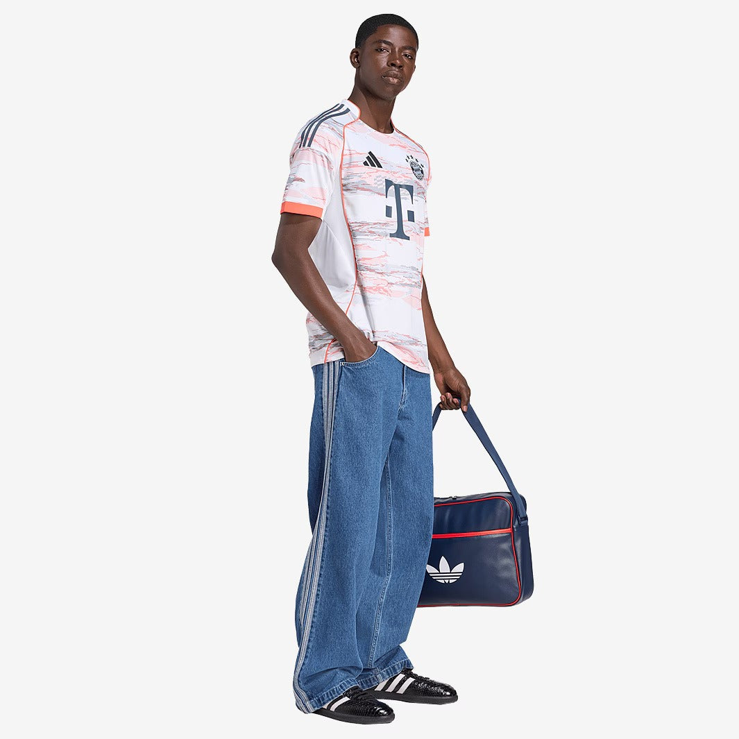 Camisa Adidas Bayern de Munique 2025/26 II Torcedor-Veste a Paixão