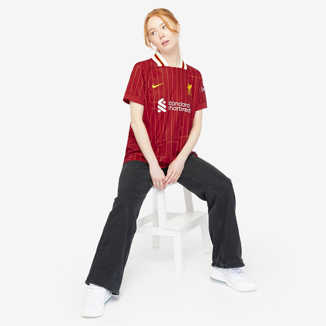 Camisa Feminina Nike Liverpool FC 2024/25 I Torcedora-Veste a Paixão